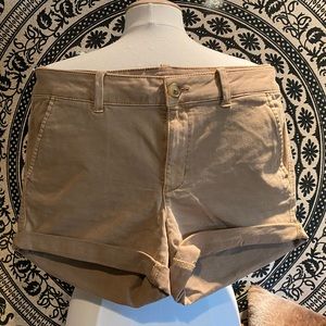 ✨AMERICAN EAGLE MIDI KHAKI SHORTS✨